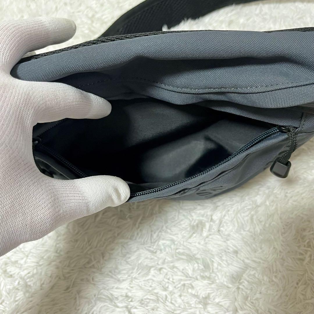 ボディバッグ