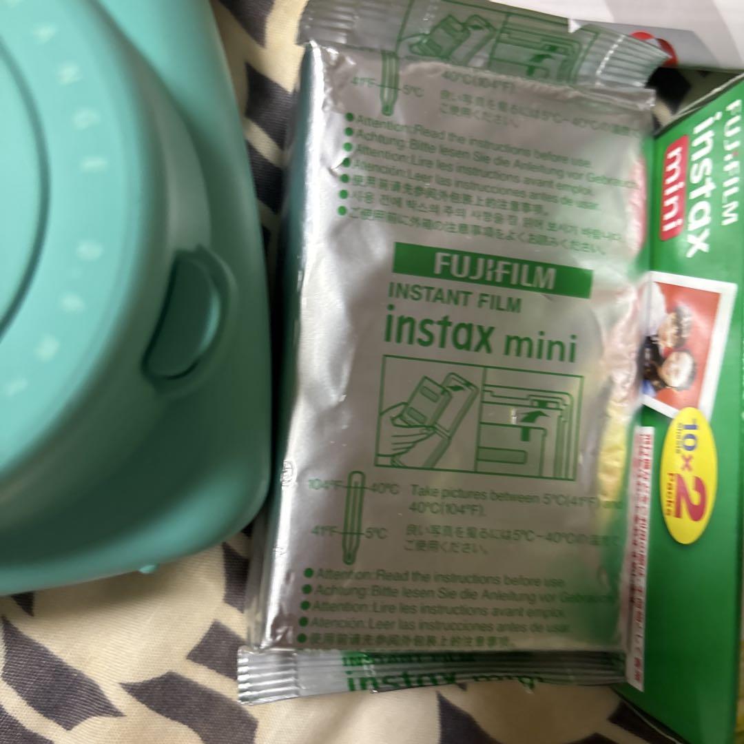フィルム付き！　チェキ FUJIFILM INSTAX MINI 8+ ミント