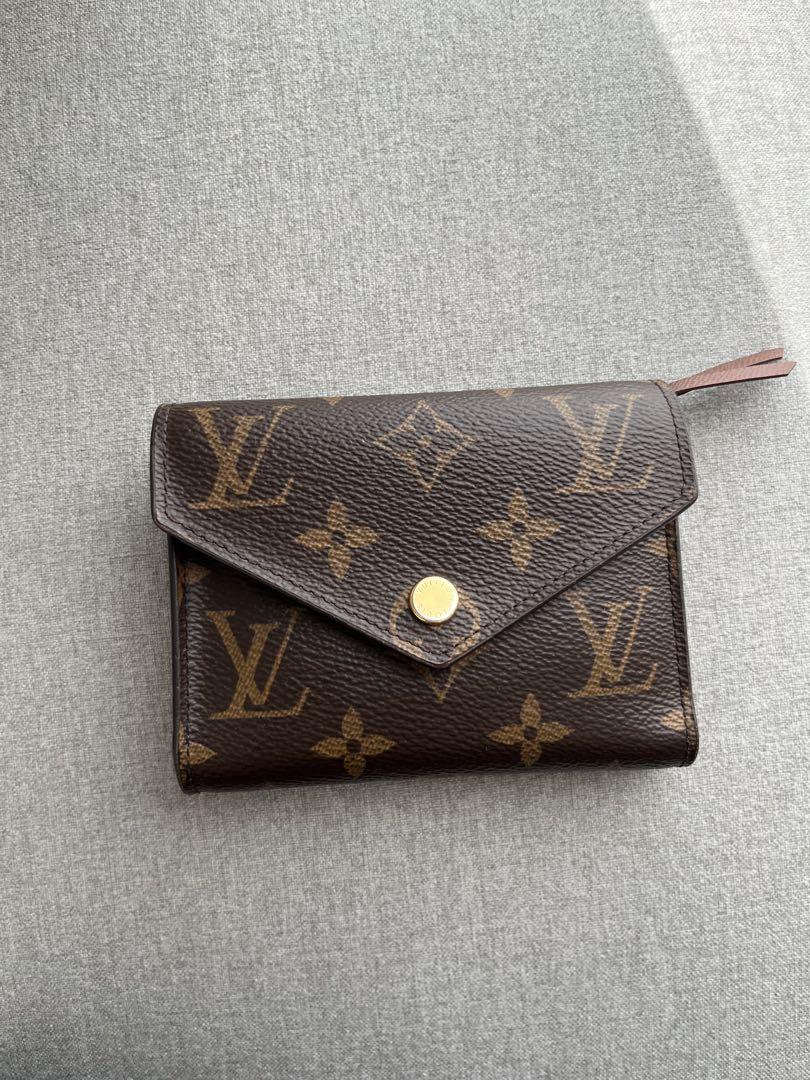 ルイヴィトン　二つ折り財布　ポルトフォイユ・ヴィクトリーヌ