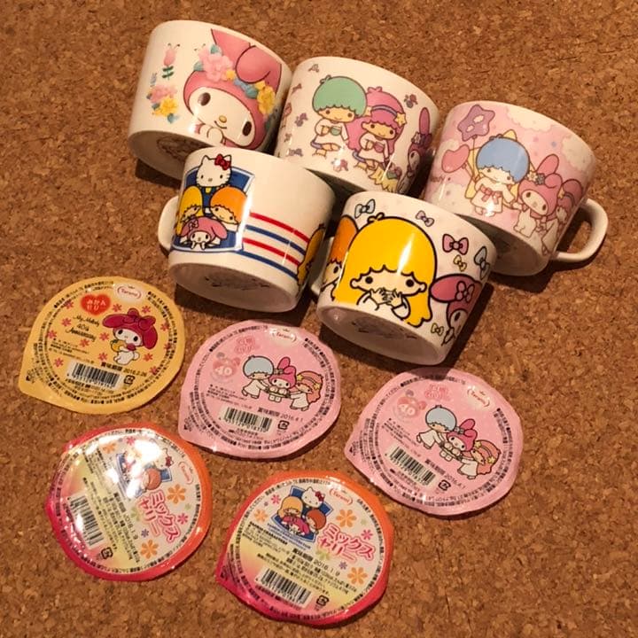 メルカリ コンビニ限定 サンリオ マグカップ ローソン ファミリーマート 食器 2 199 中古や未使用のフリマ