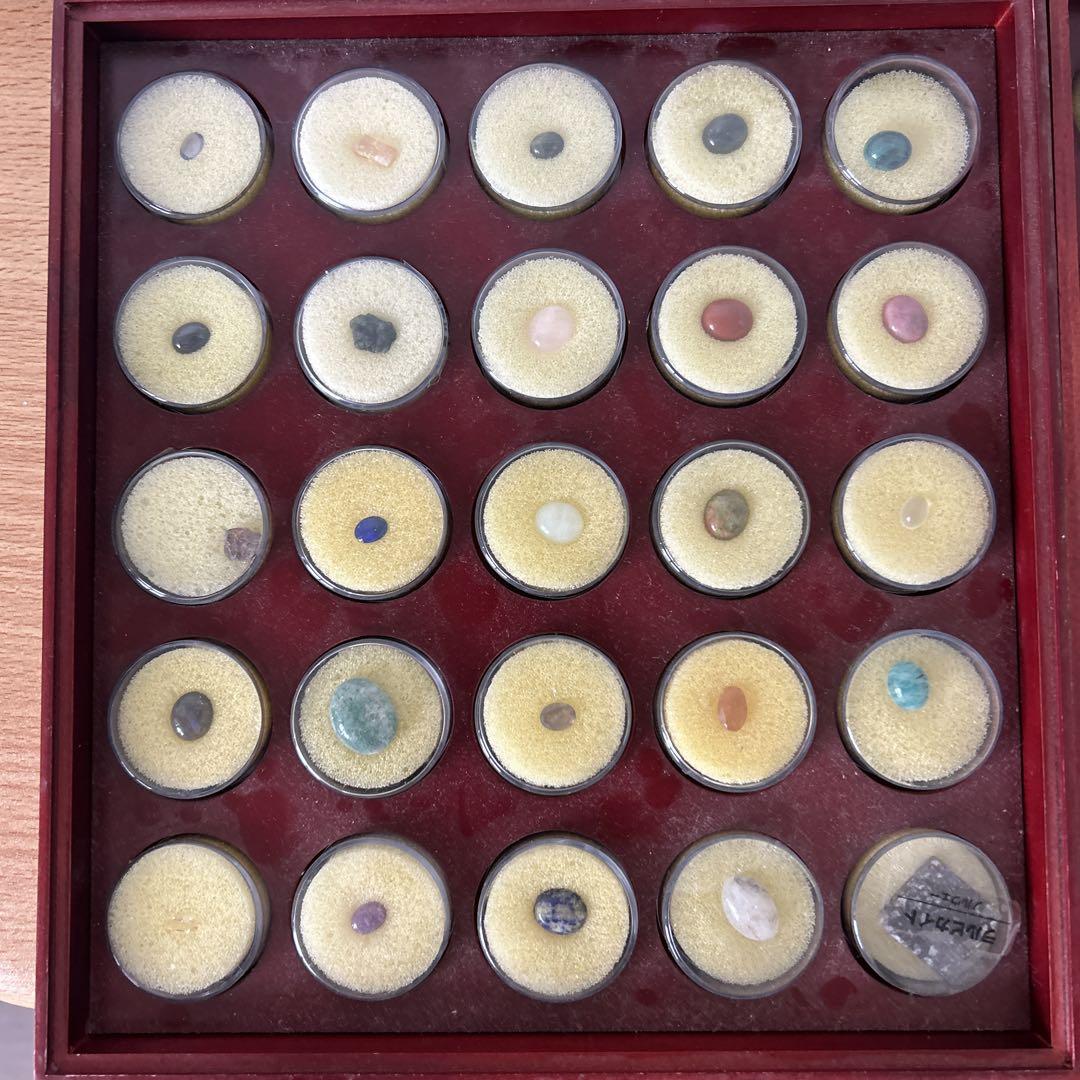 鉱石と宝石のコレクションケース