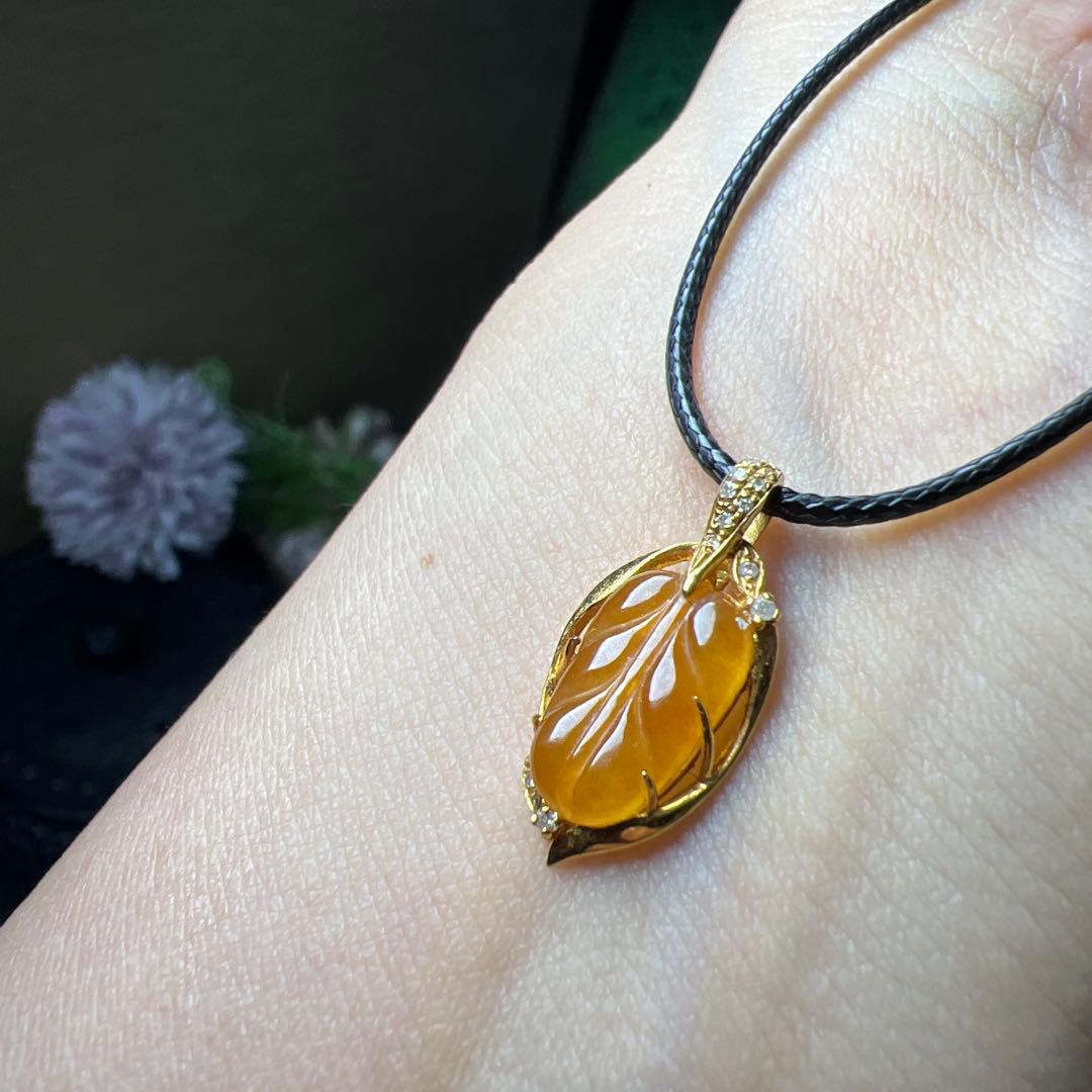 本翡翠、k18、天然ダイヤモンド、純天然原色、無加熱福葉ネックレス