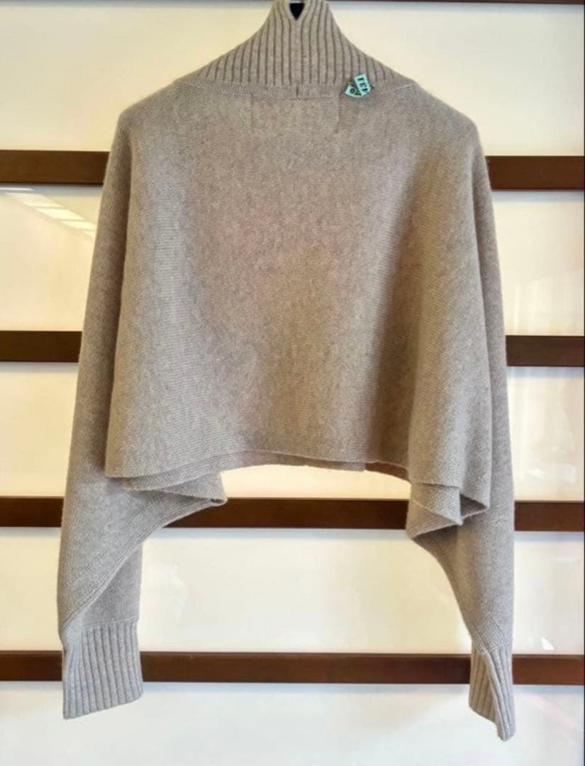 美品 ADAWAS アダワス カシミヤ クロップ ドトッププルオーバーニット 美品 ADAWAS アダワス カシミヤ クロップ ドトッププルオーバーニット