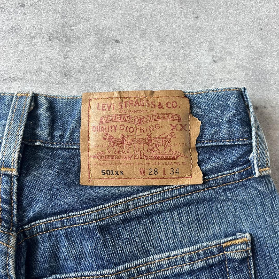 【99年アメリカ製、縦落ち感◎】リーバイス古着デニムパンツグランジW28ヒゲ