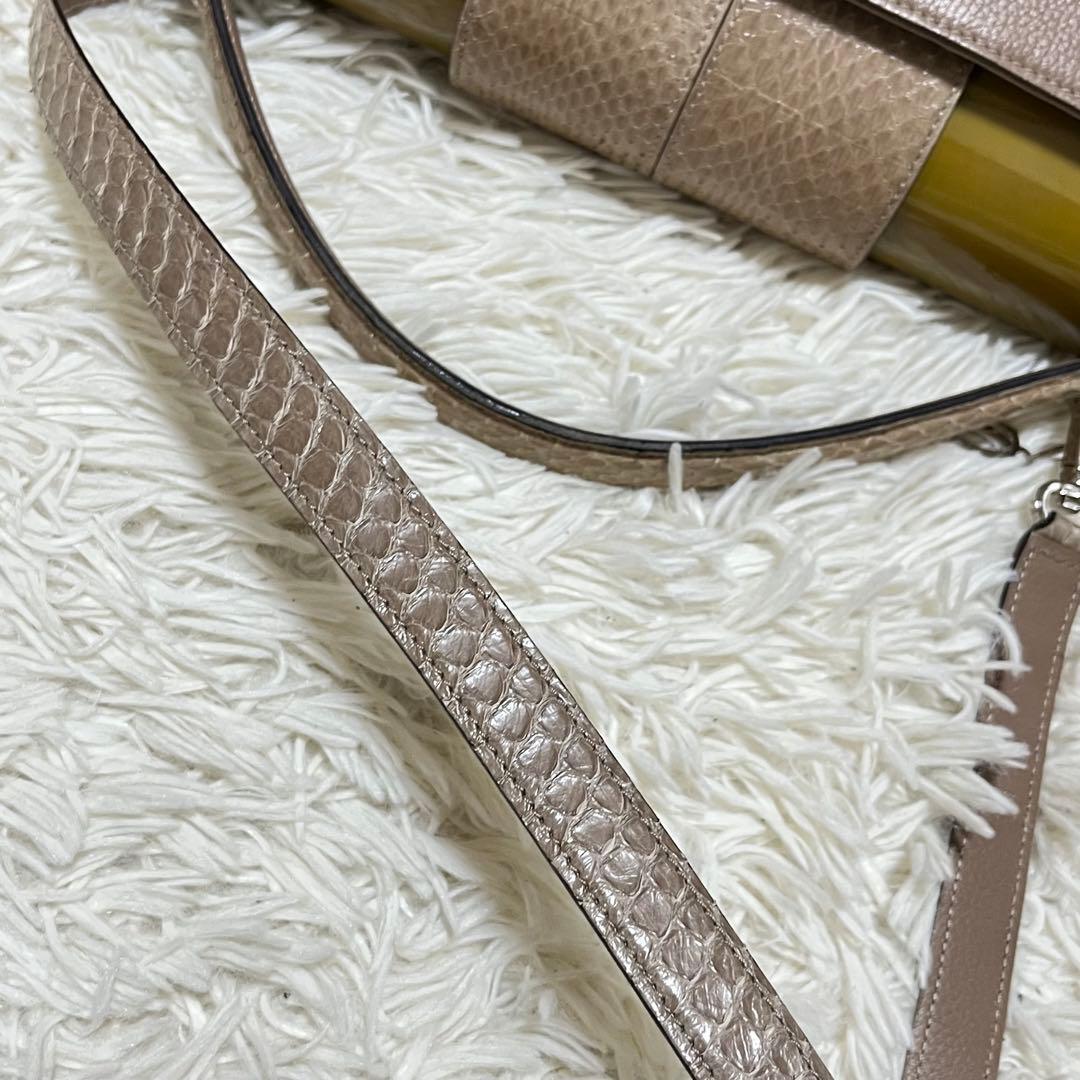 【良品】カルティエ クラシックフェミニン ハンドバッグ パイソン ロゴチャーム 【良品】カルティエ クラシックフェミニン ハンドバッグ パイソン ロゴチャーム