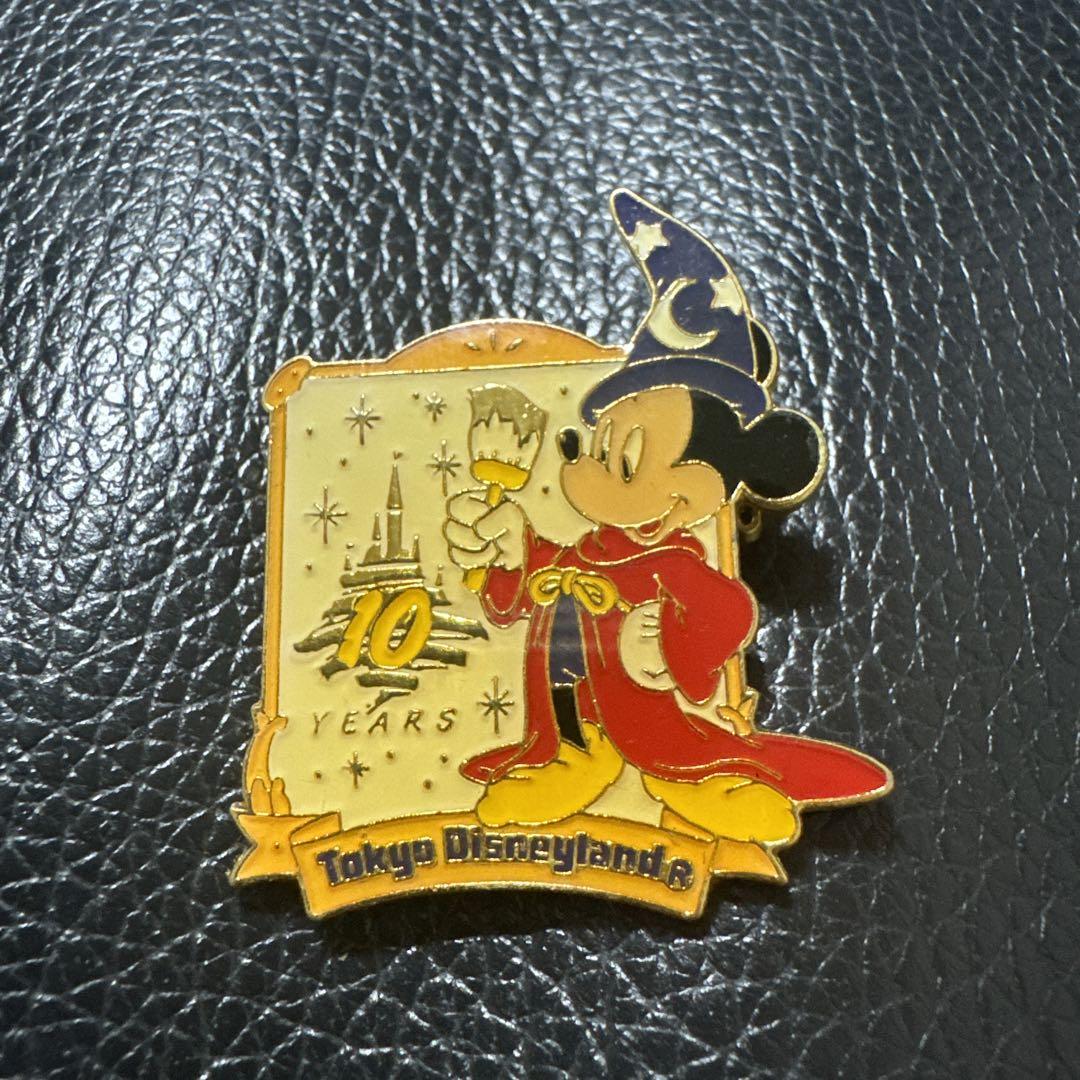 ディズニーランド10周年の記念バッジ