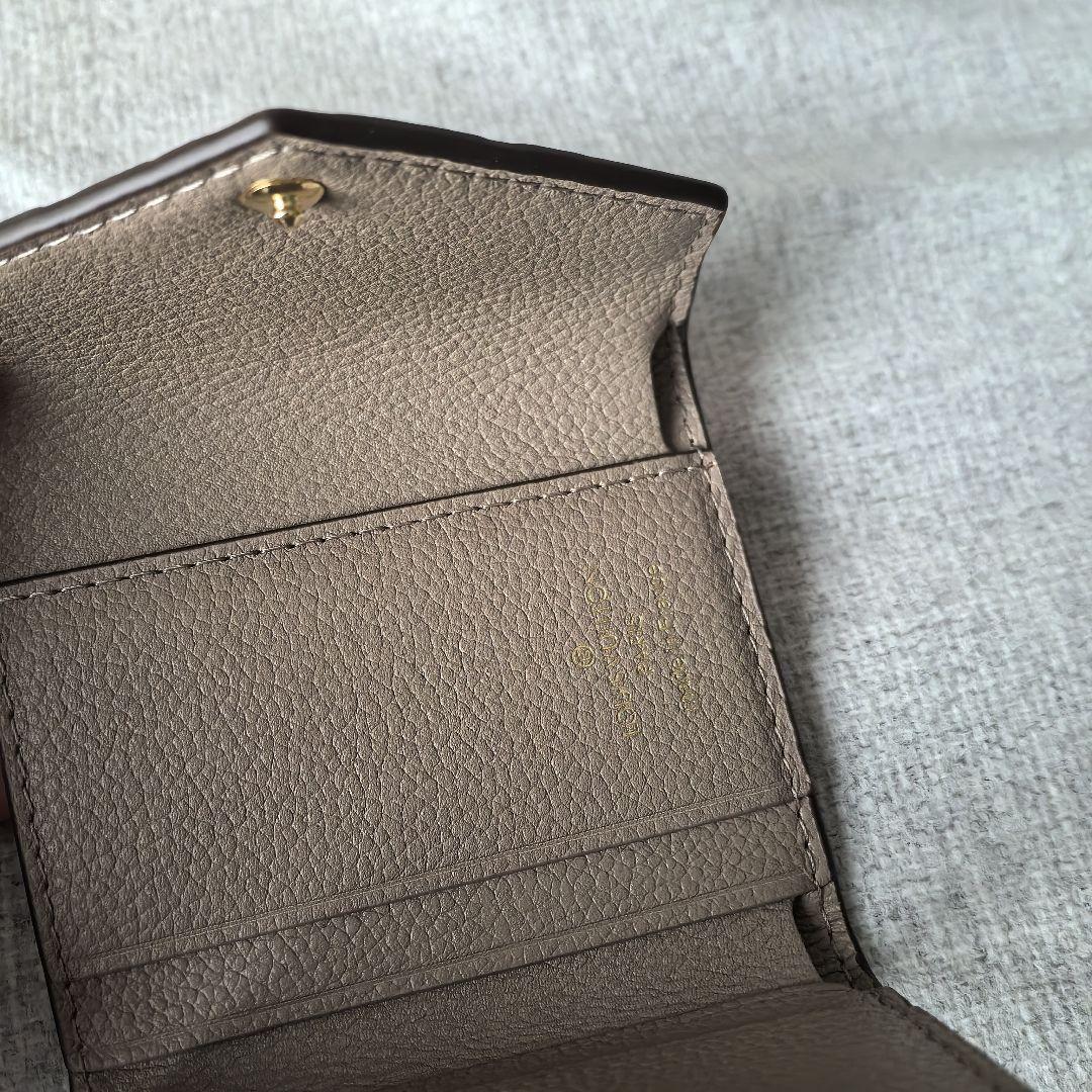 M69800 ミニウォレット　折財布　ミニ財布 ベージュ レザー