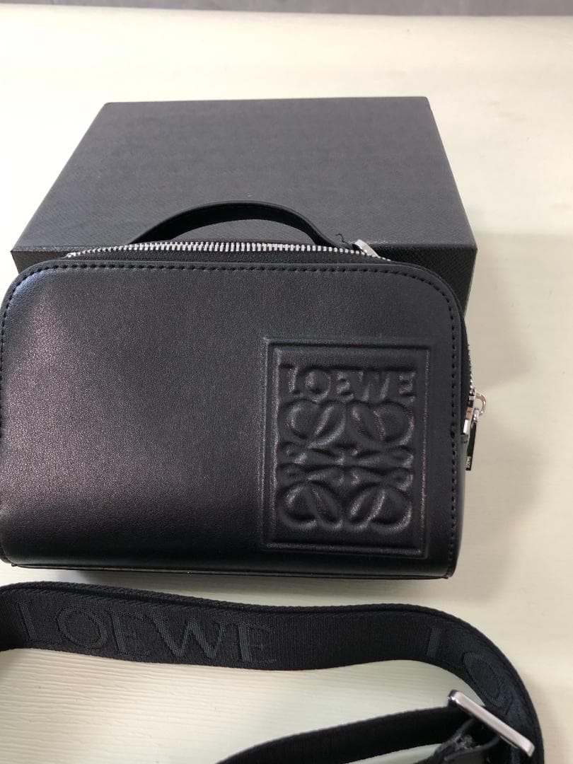 LOEWE ブラック ショルダーバッグ