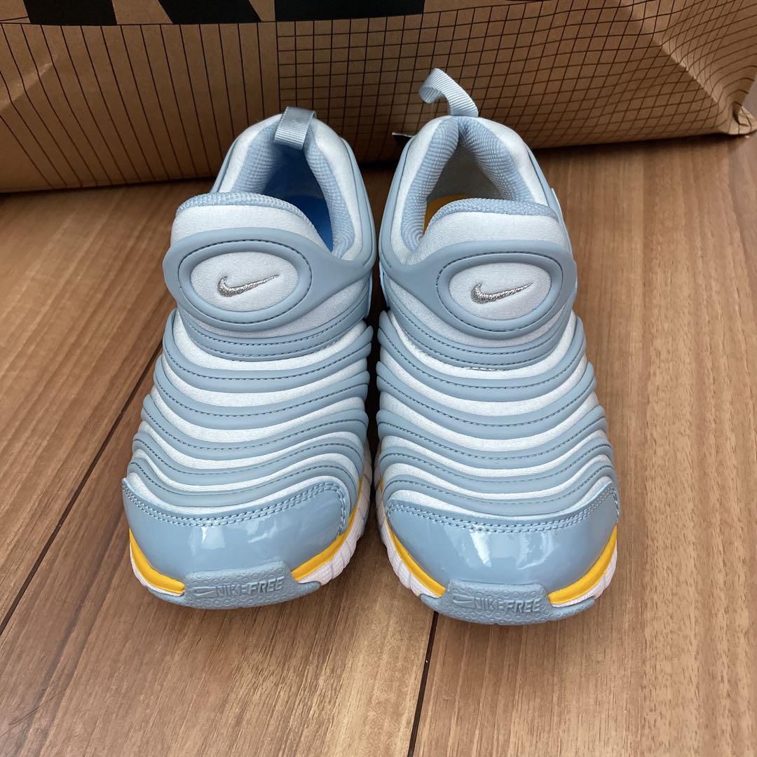 NIKE ダイナモフリー 新品 18.5 キッズ スニーカー 水色