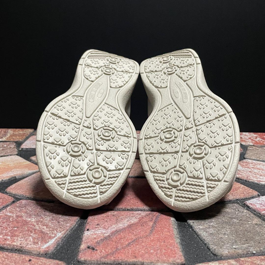 高井さんの靴　軽量　快適シューズ　サンダル　カットワーク　花柄　23.5cm M