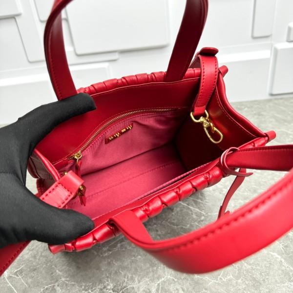 miu miu レッド キルティングハンドバッグ MIU MIU レッド キルティングトートバッグ - メルカリ
