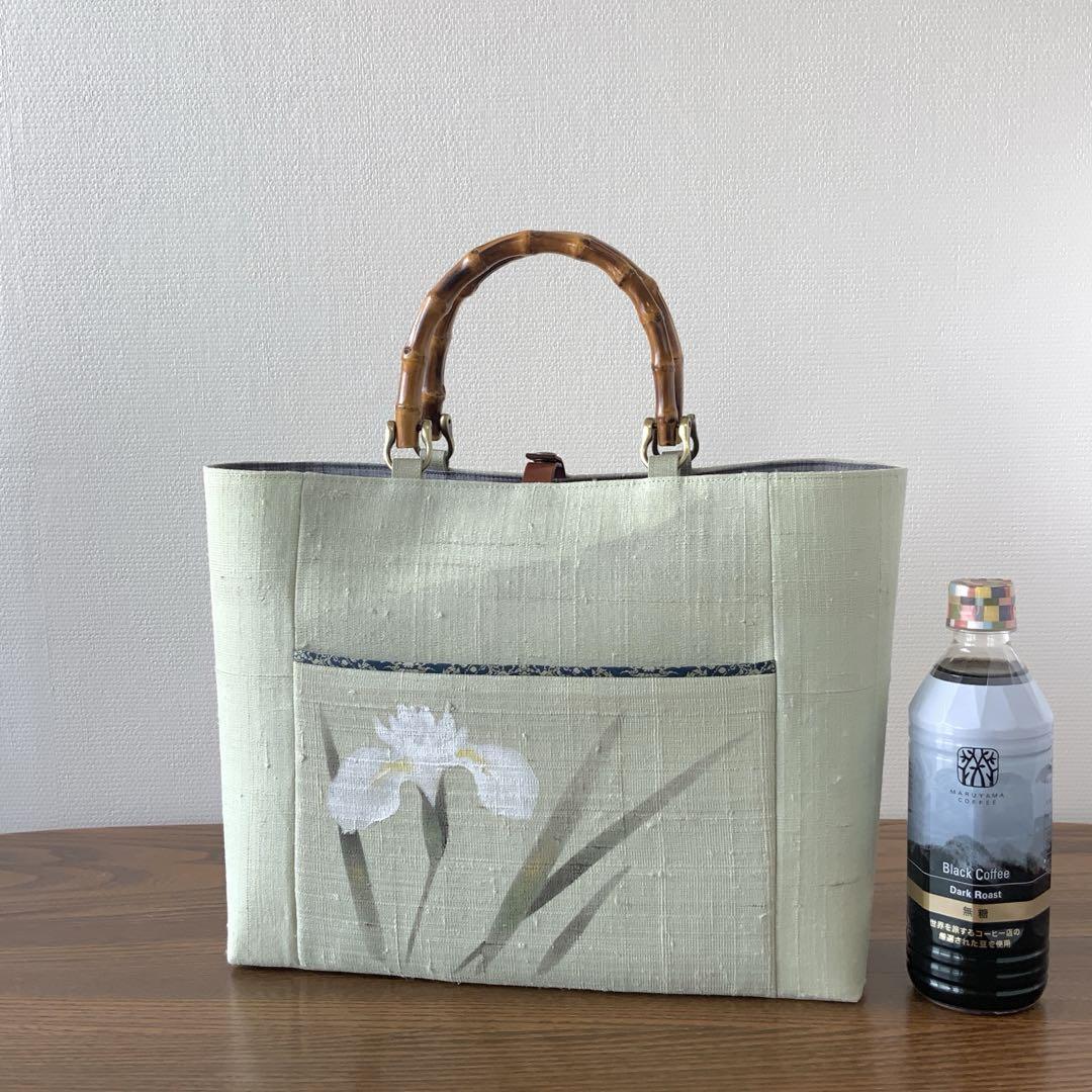 大人気！まとめ一覧 紬帯 水辺に白菖蒲 リメイク バンブーハンドルバッグ - メルカリ トートバッグ