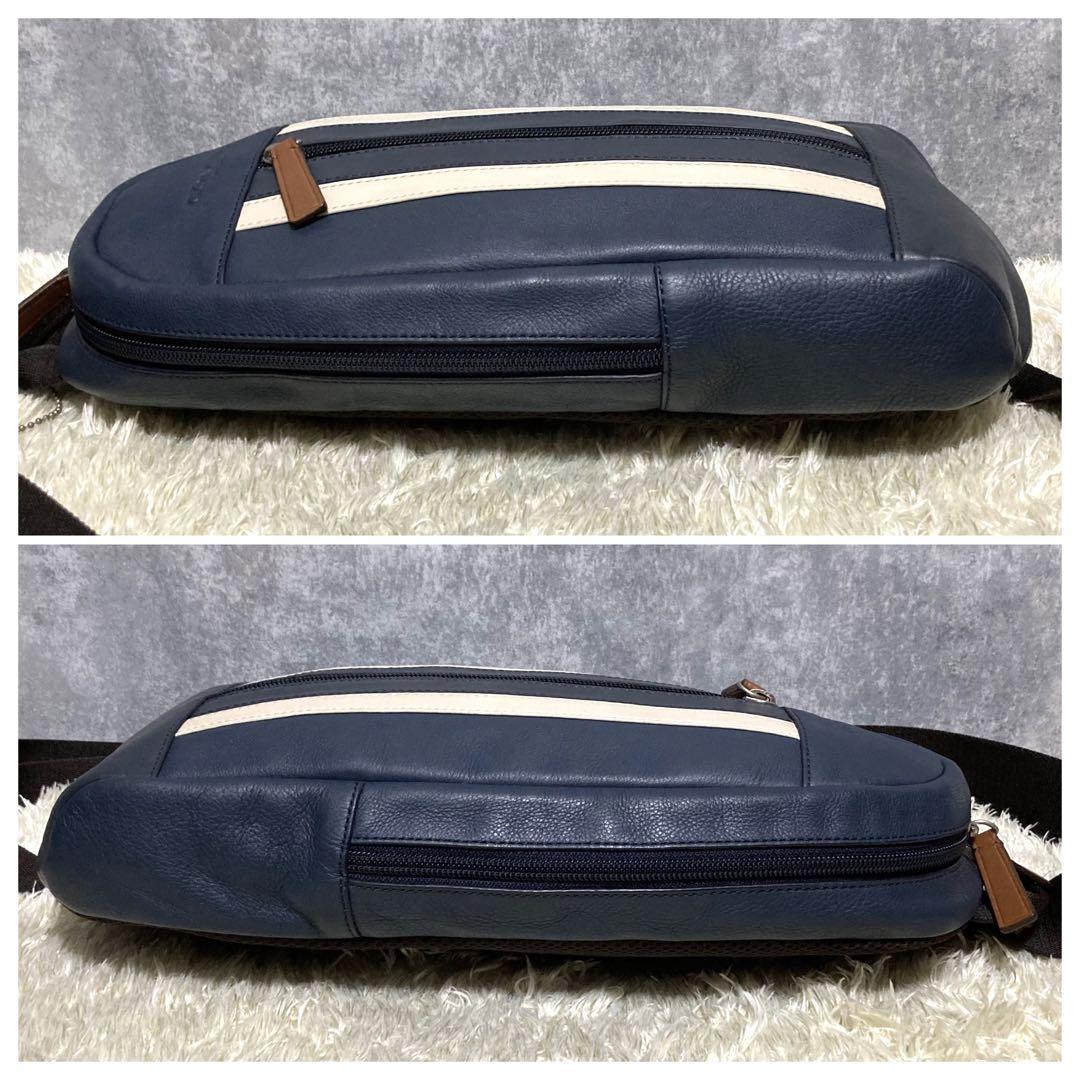 美品✨コーチ ボディバッグ チャールズ 牛革 54770 ネイビー 極美品】COACH コーチ チャールズ ボディバッグ レザー 本革