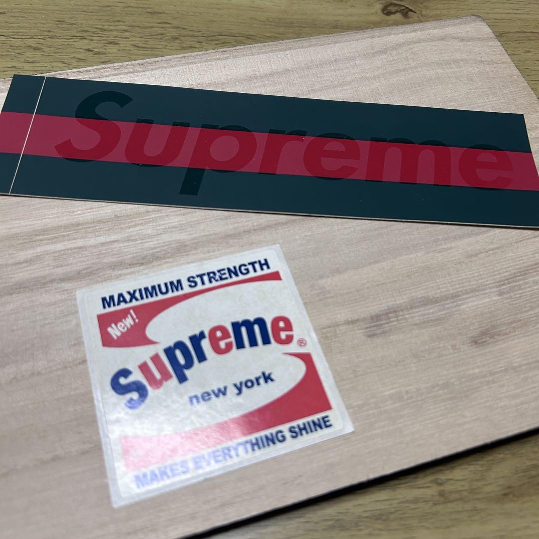 supremeステッカー2p gucci 柄　maximum strength