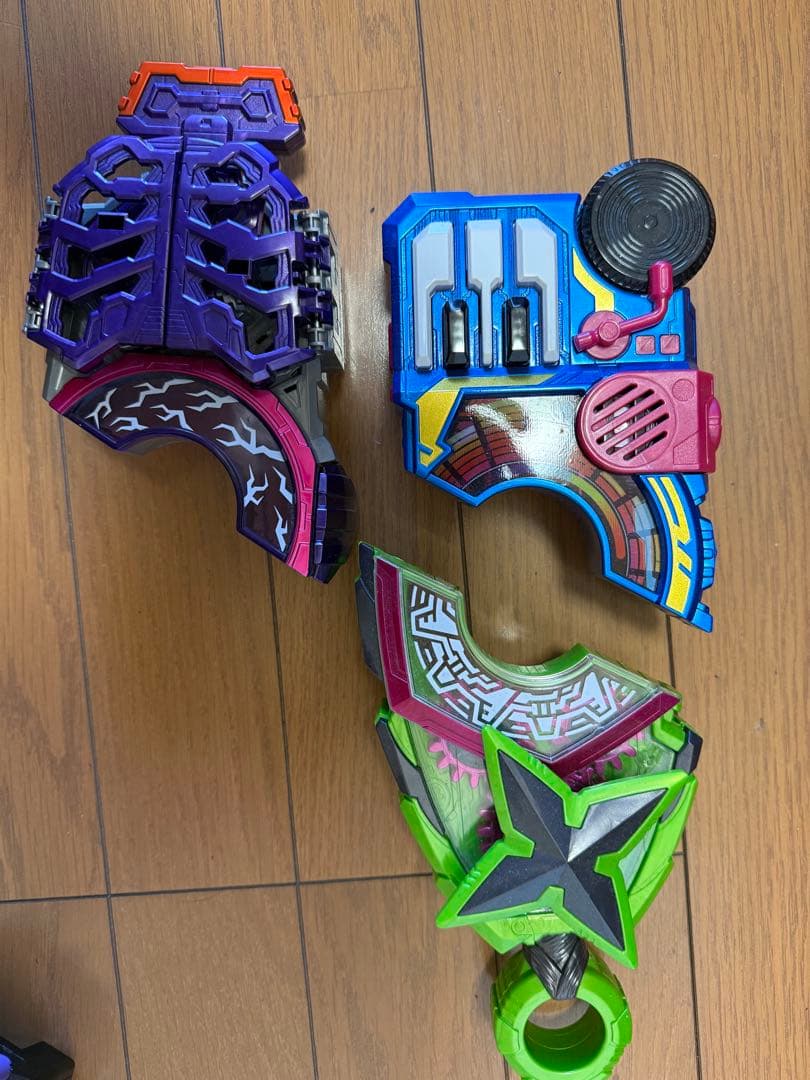 仮面ライダーギーツ　プレミアムDXゾンビ、ビート、ニンジャバックル