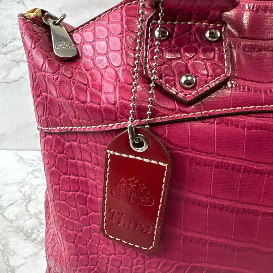 ほぼ未使用品 Tiara ティアラ クロコ型押しPUレザー ハンドバッグ ピンク N6133374606