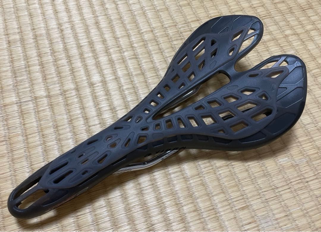 TIOGA spider Twin tail2 スパイダーサドル（クロモリ）