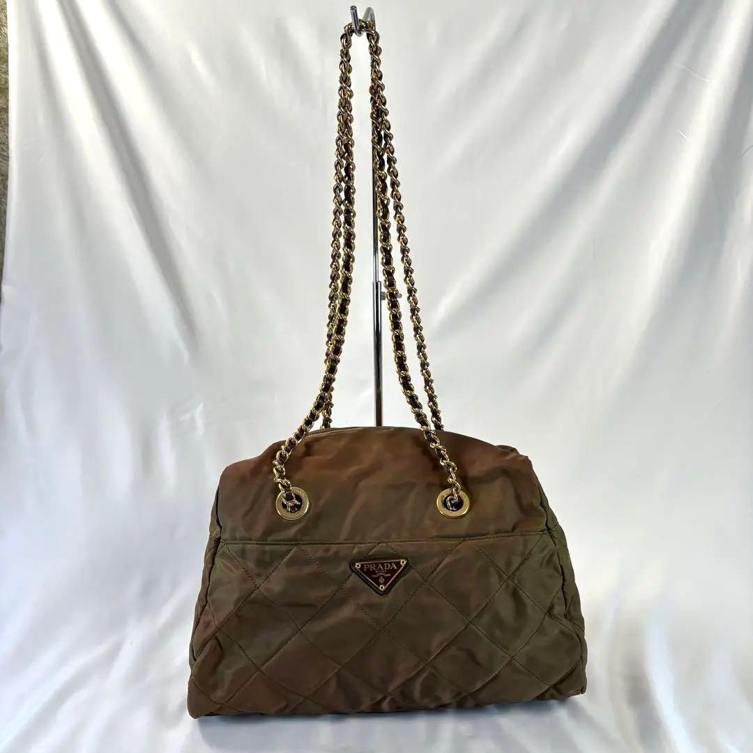 プラダ チェーンショルダーバッグ 三角ロゴプレート キルティング ナイロン 茶 プラダ チェーンショルダーバッグ 三角ロゴプレート キルティング ナイロン 茶