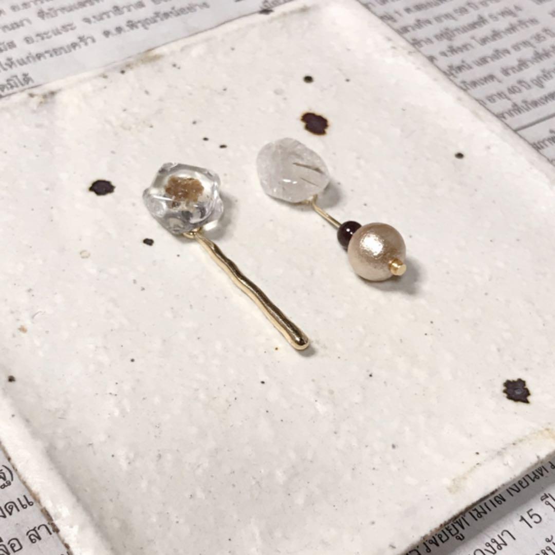 no.1630 ガラスとルチルクォーツのアシンメトリーピアス/イヤリング