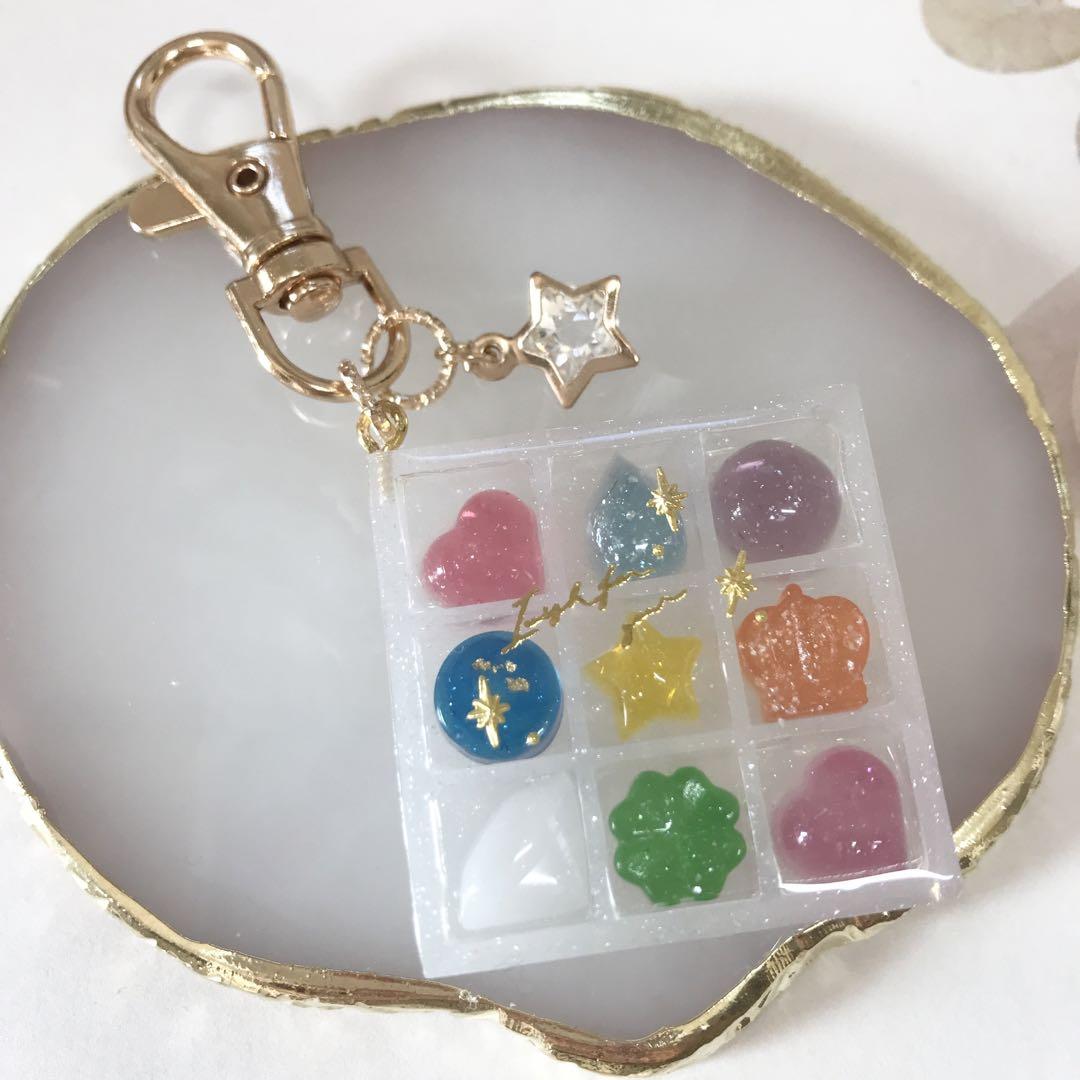 まいページです。レジン マグネット キーホルダー ペンダント 再販】星空の土星レジンと星型のキーホルダー☆宇宙