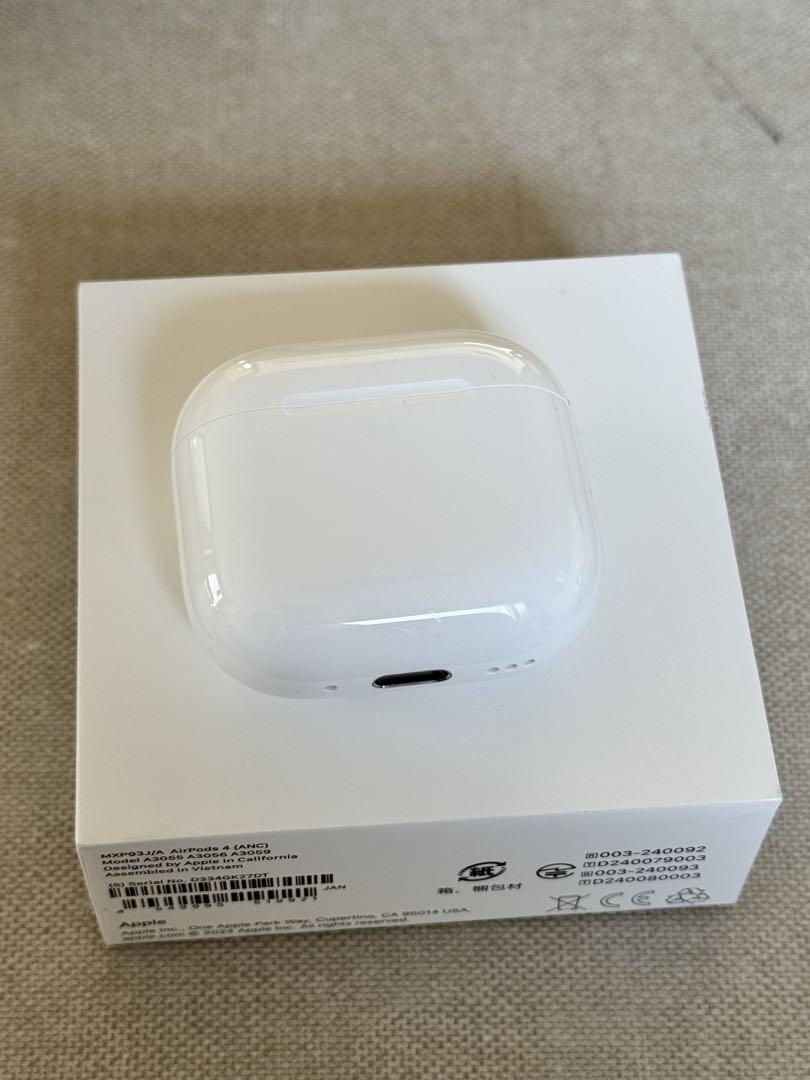 airpods4 ノイズキャンセリング　　　ケース付き
