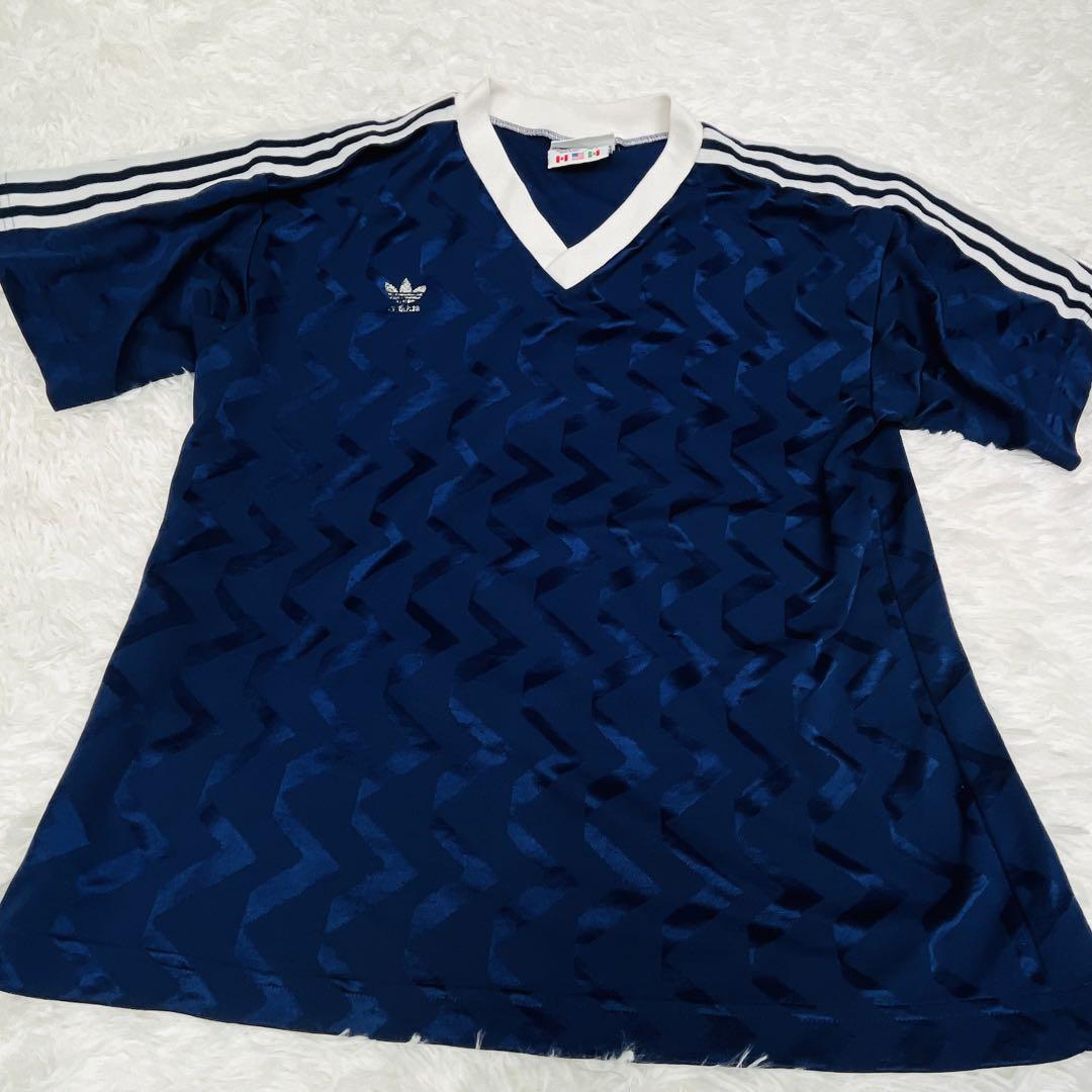 ヴィンテージ　adidas ネイビー Vネックサッカーシャツ