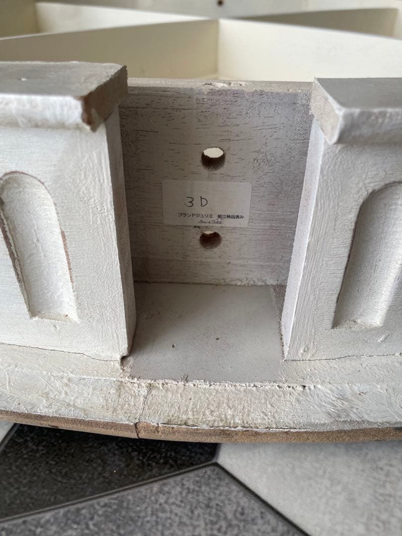 ブランドジュリエ ラウンドテーブル フレンチSarah Grace MARWIL-DEMENAGEMENTS_CH