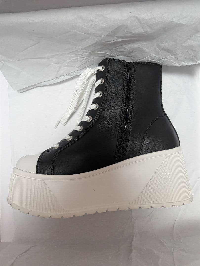 新品未使用　鈴木亜美さん新作ハイカットスニーカーM 鈴木亜美さん 新作ハイカットスニーカーM 新品未使用【9/12迄