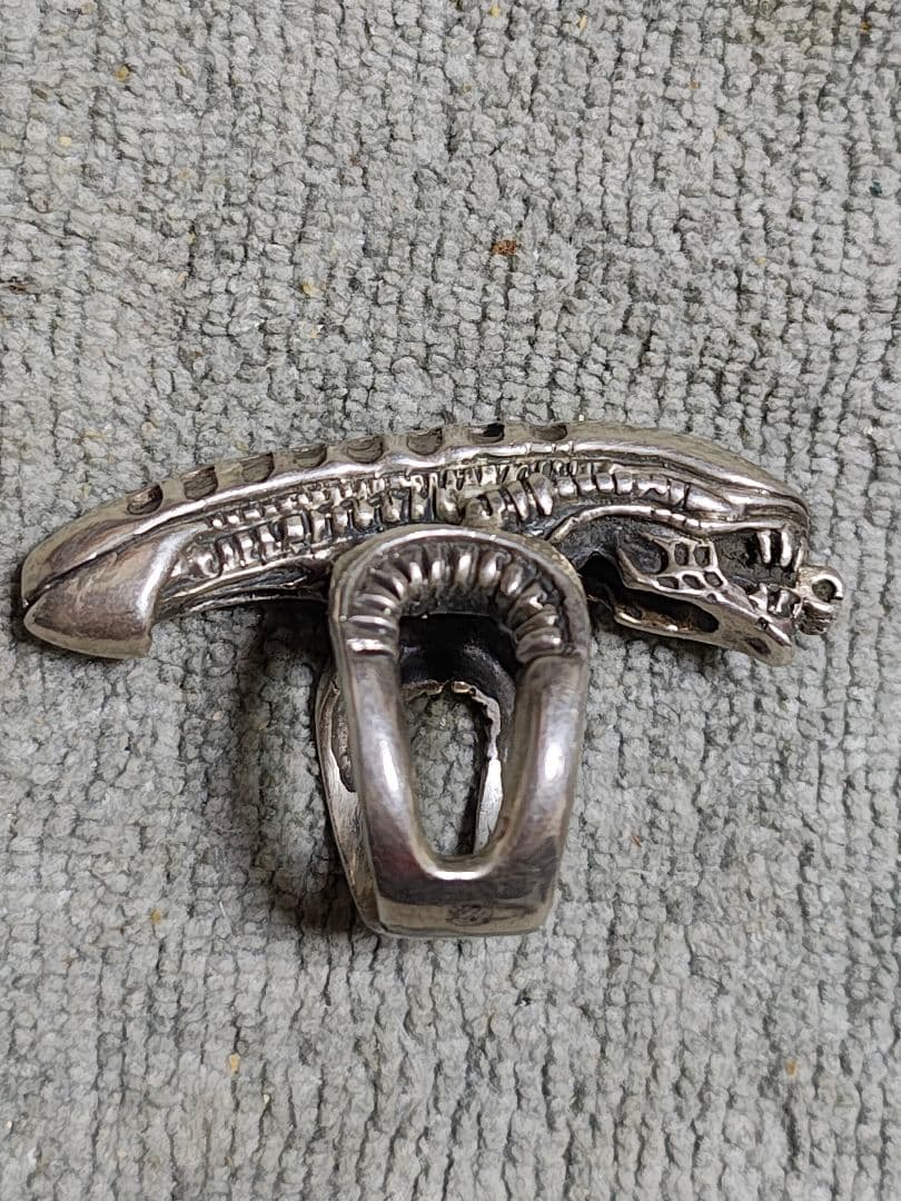 エイリアンデザイン シルバーリング スターリング刻印アリ エイリアンデザイン シルバーリング スターリング刻印アリ