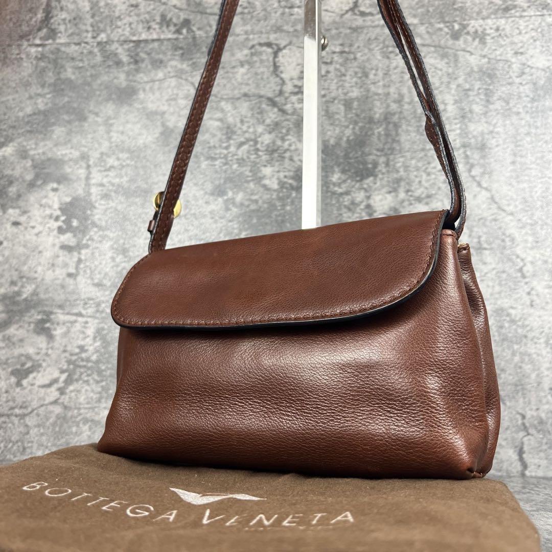 Bottega Veneta ブラウンレザーショルダーバッグ BOTTEGA VENETA レザーショルダーバッグ ブラウン 斜めがけ可