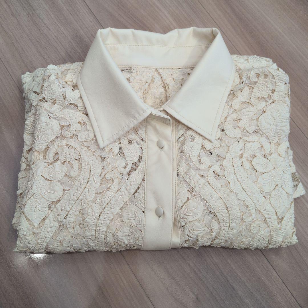 Ameri（アメリ）の「FAKE LEATHER EMBROIDERY SHIRT（シャツ