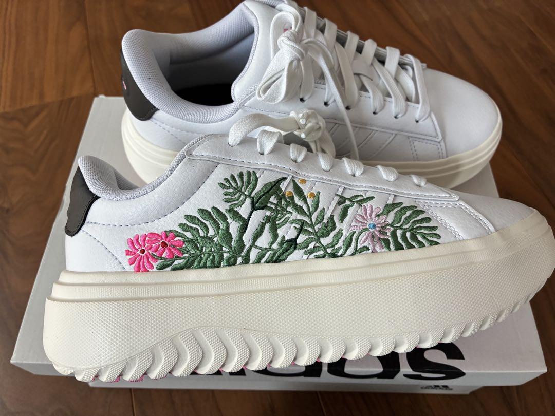 adidasスニーカー　23.5 花柄刺繍