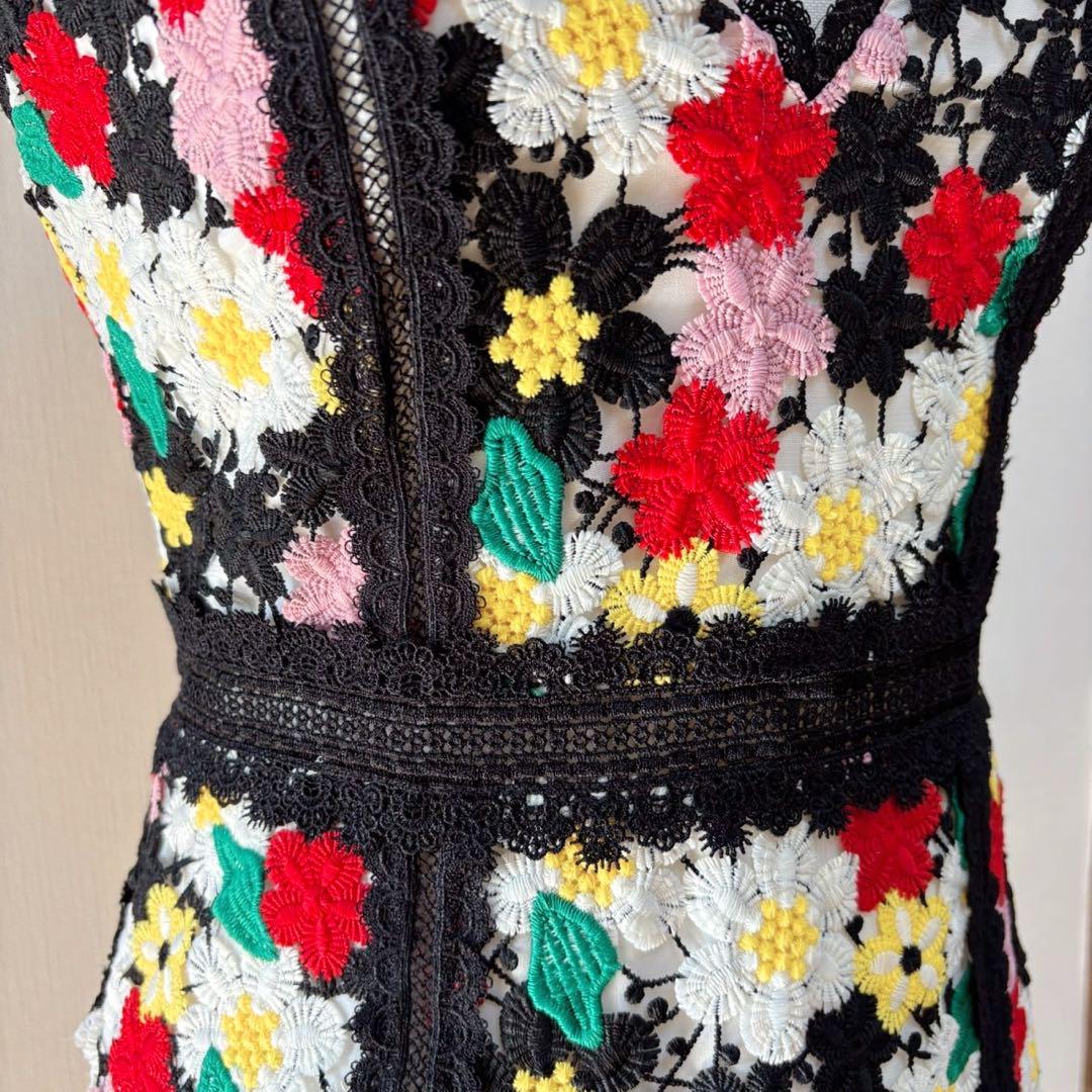 優れた品質 + alice olivia ノースリーブワンピース2 花柄刺繍 ワンピース