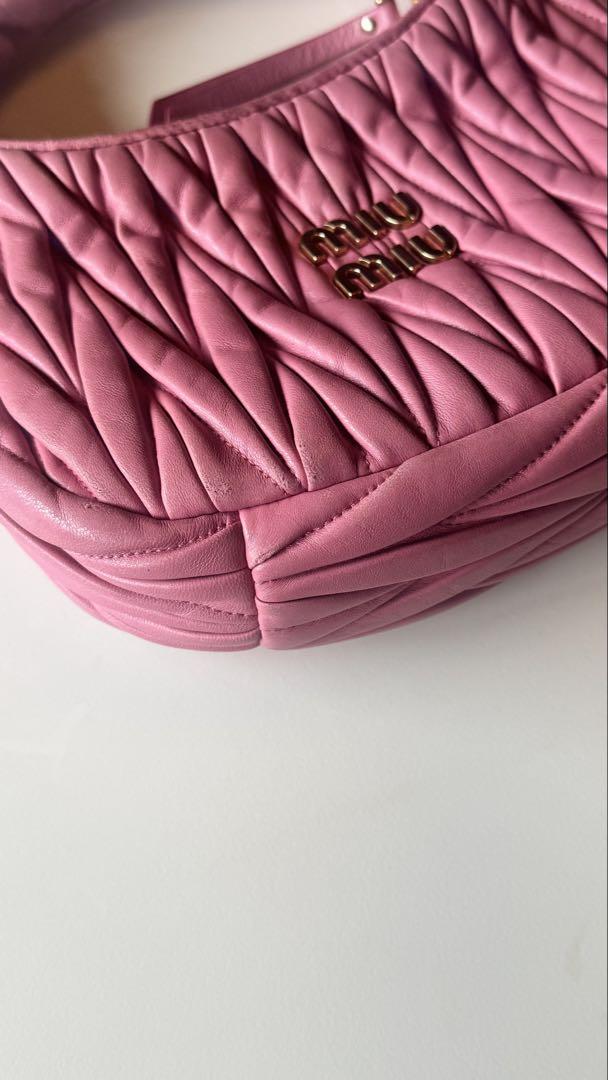 miu miu ピンクベージュ キルティングショルダーバッグ