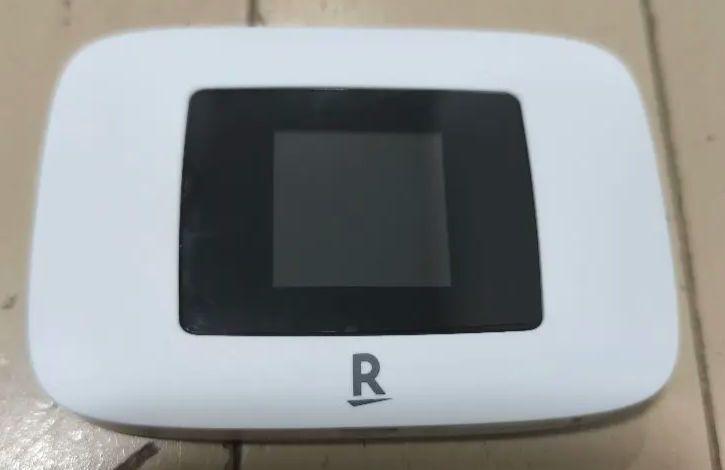 最新Rakuten WiFi Poket Platinam 本体箱付＆オマケ付き