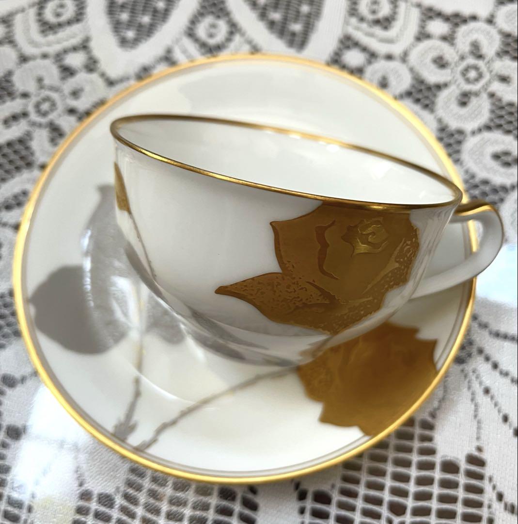 ★大倉陶園★ 金彩バラモチーフカップソーサーセット S129