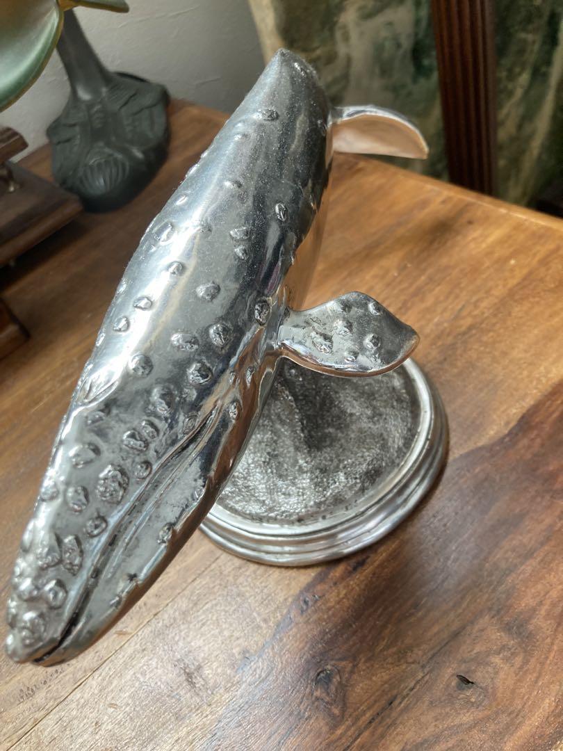 希少　シルバーカラー　クジラの彫刻置物