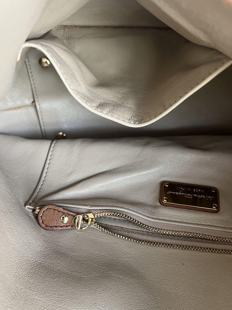 Salvatore Ferragamo ブラウンレザー バッグ バッグ