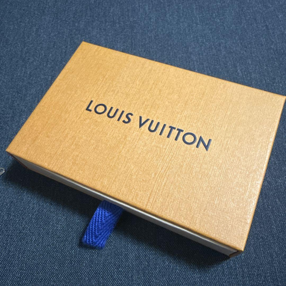 Louis Vuitton チャーム付きネックレス