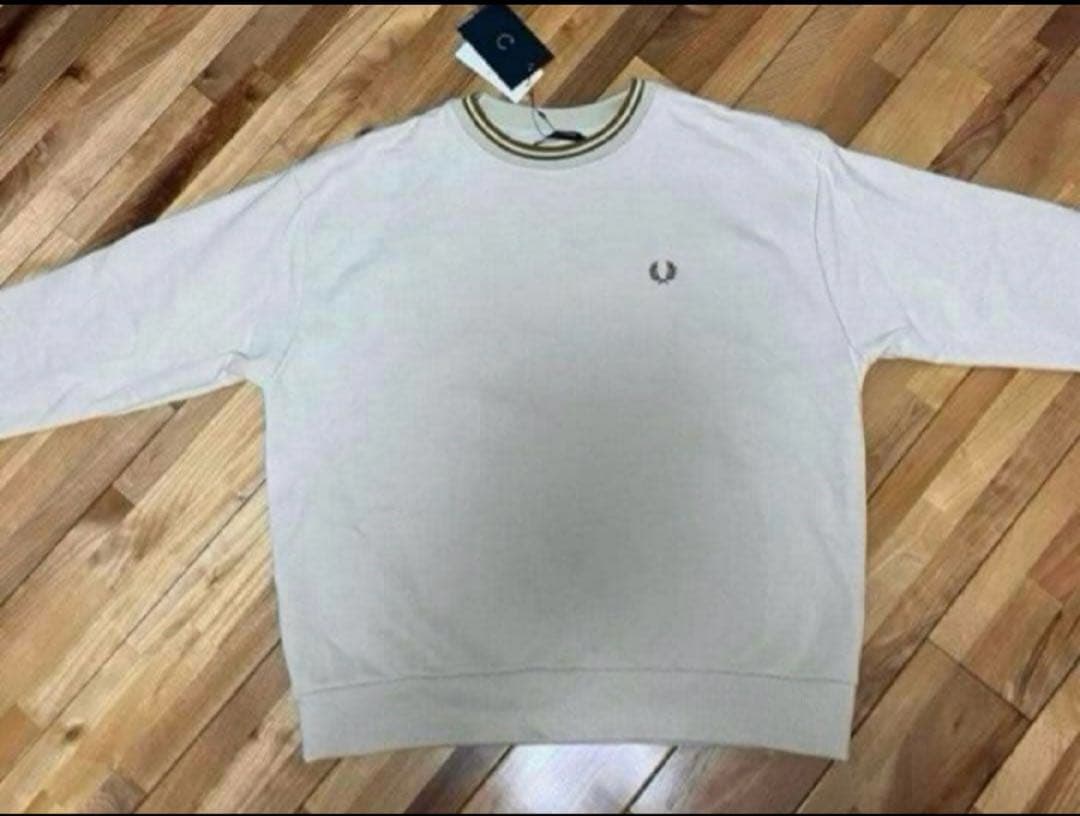 フレッドペリー　スウェット　オートミール　ベージュスウェット裏起毛タグ付き未使用