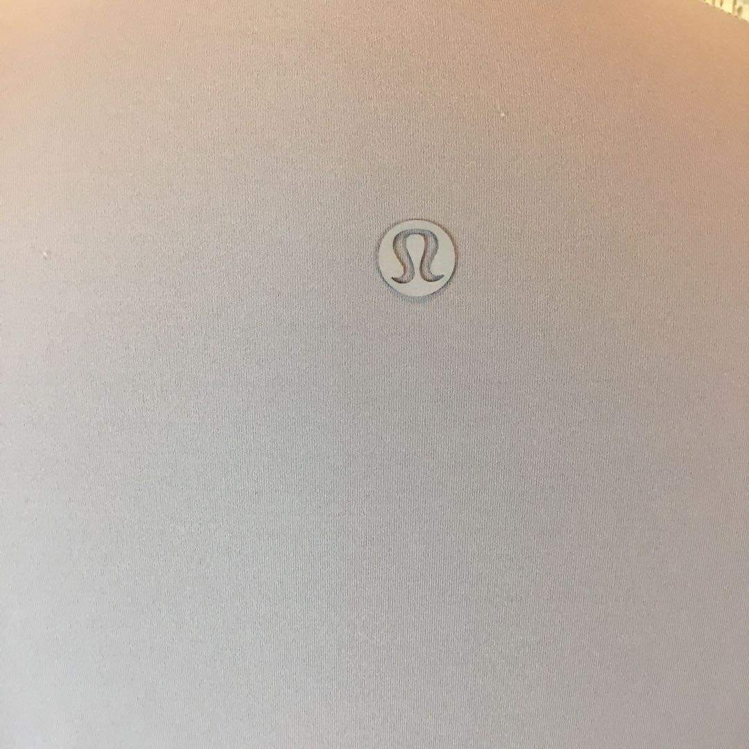 LULULEMON ☆ サイズ　M 薄紫 夜光　フルジップジャケット
