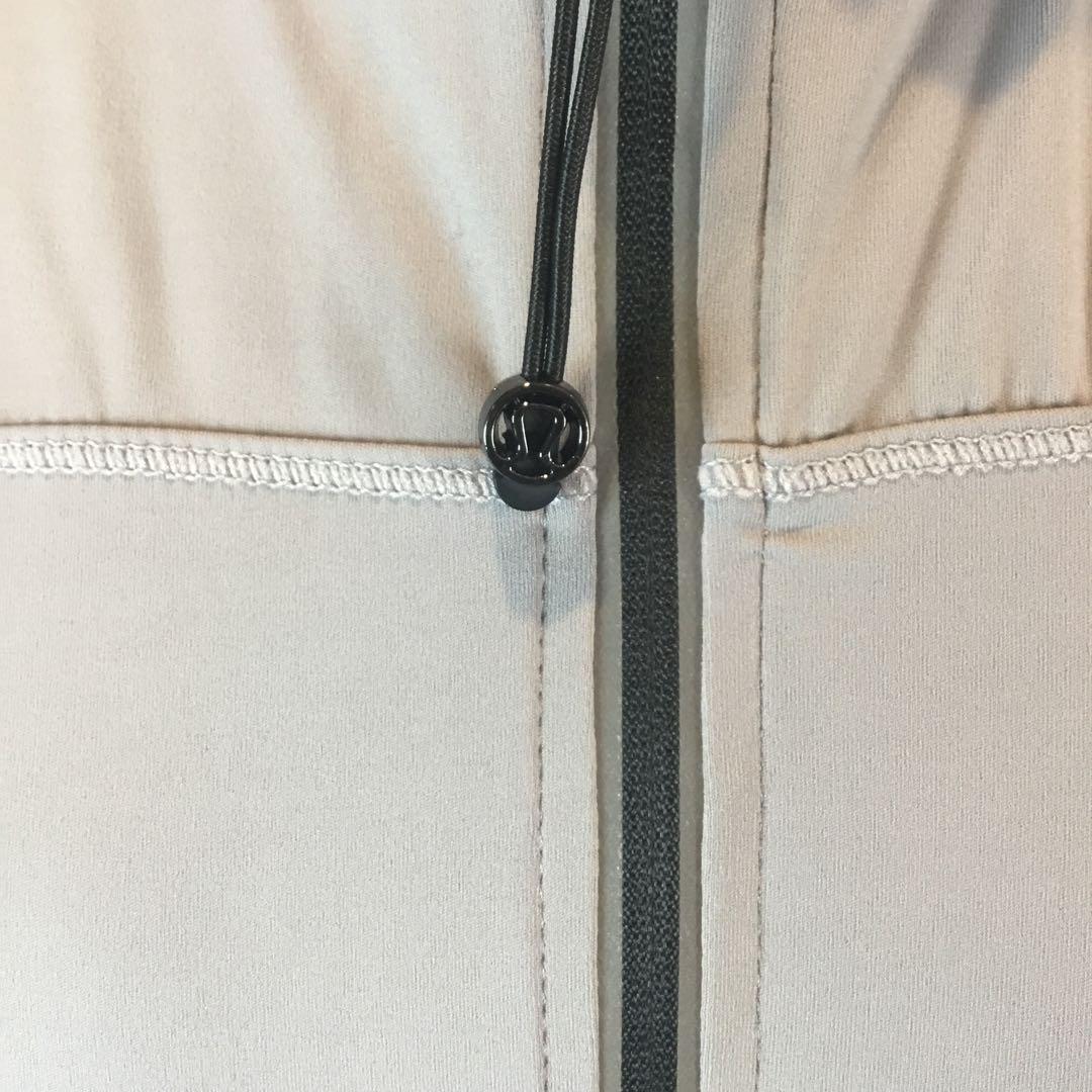 LULULEMON ☆ サイズ　M 薄紫 夜光　フルジップジャケット