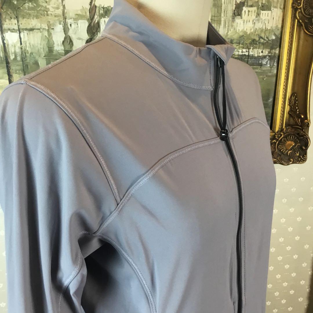 LULULEMON ☆ サイズ　M 薄紫 夜光　フルジップジャケット