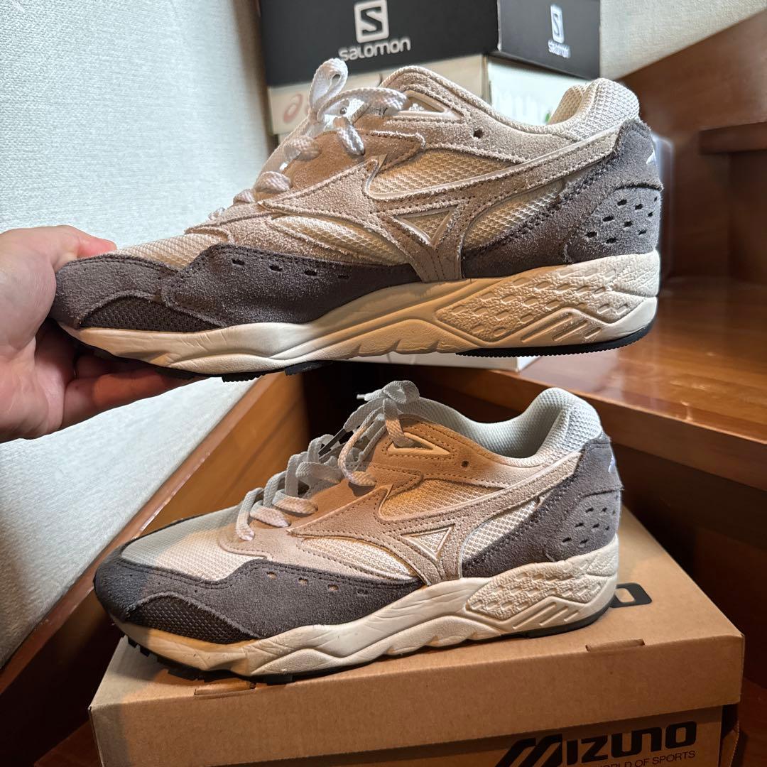 Mizuno CONTENDER スニーカー ベージュ/グレー