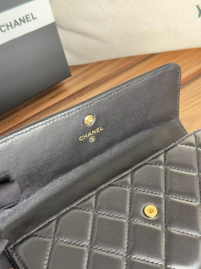 CHANEL シャネル二つ折りの長財布です
