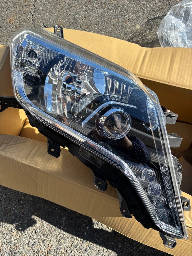 プラドLDA-GDJ150W後期純正ヘッドライト美品