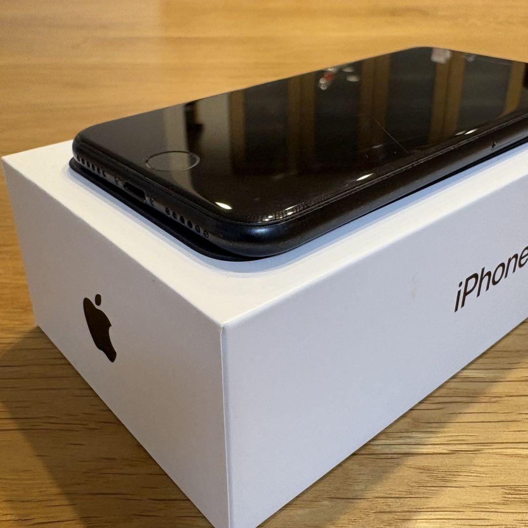 Apple iPhone SE (第2世代) ブラック 本体とケース付き 超美品】Apple iPhone SE 第2世代 ブラック 本体+ケース付き