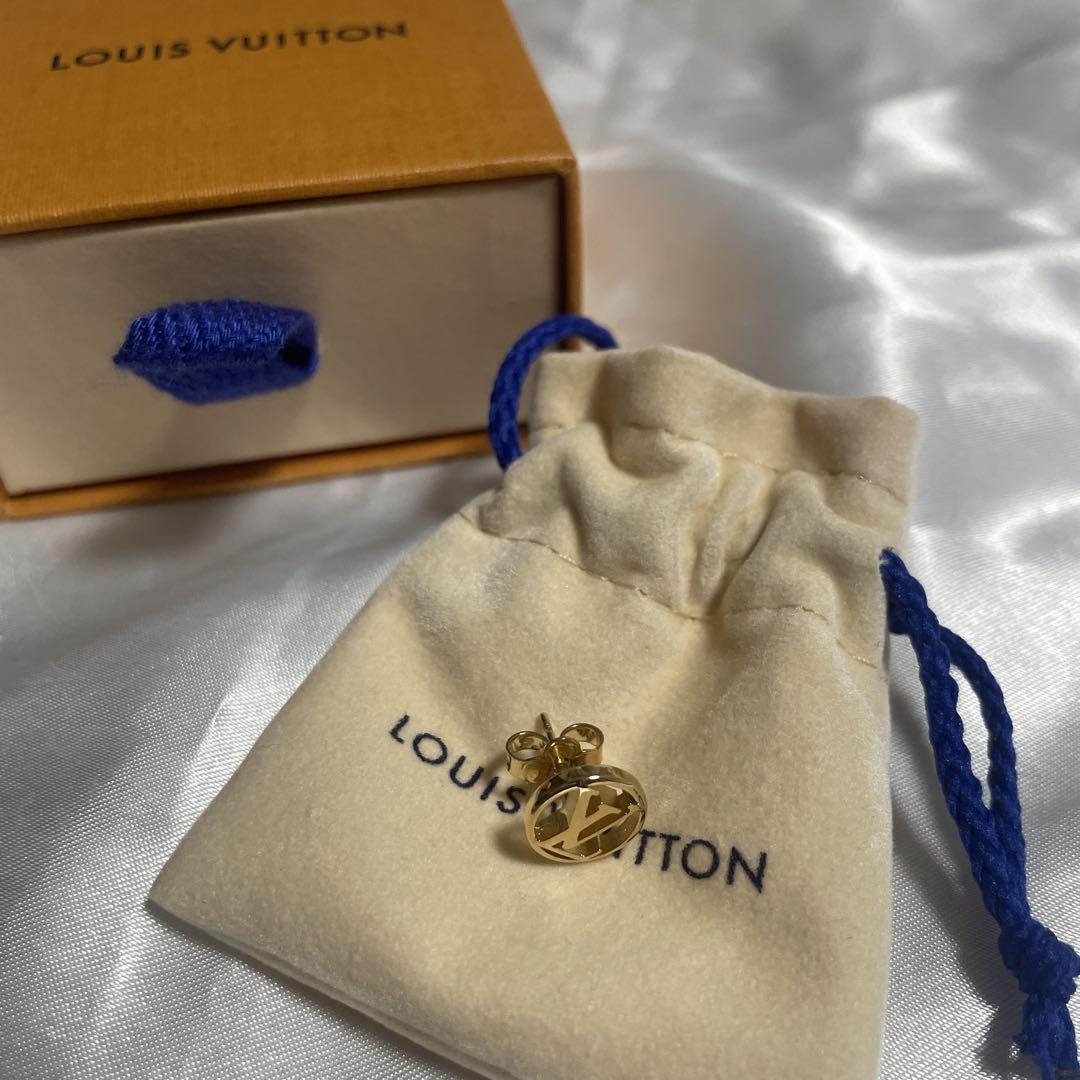 LOUIS VUITTON スタッドピアス