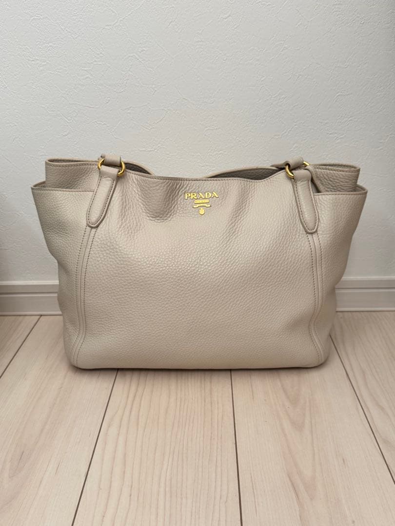PRADA ベージュレザートートバッグ