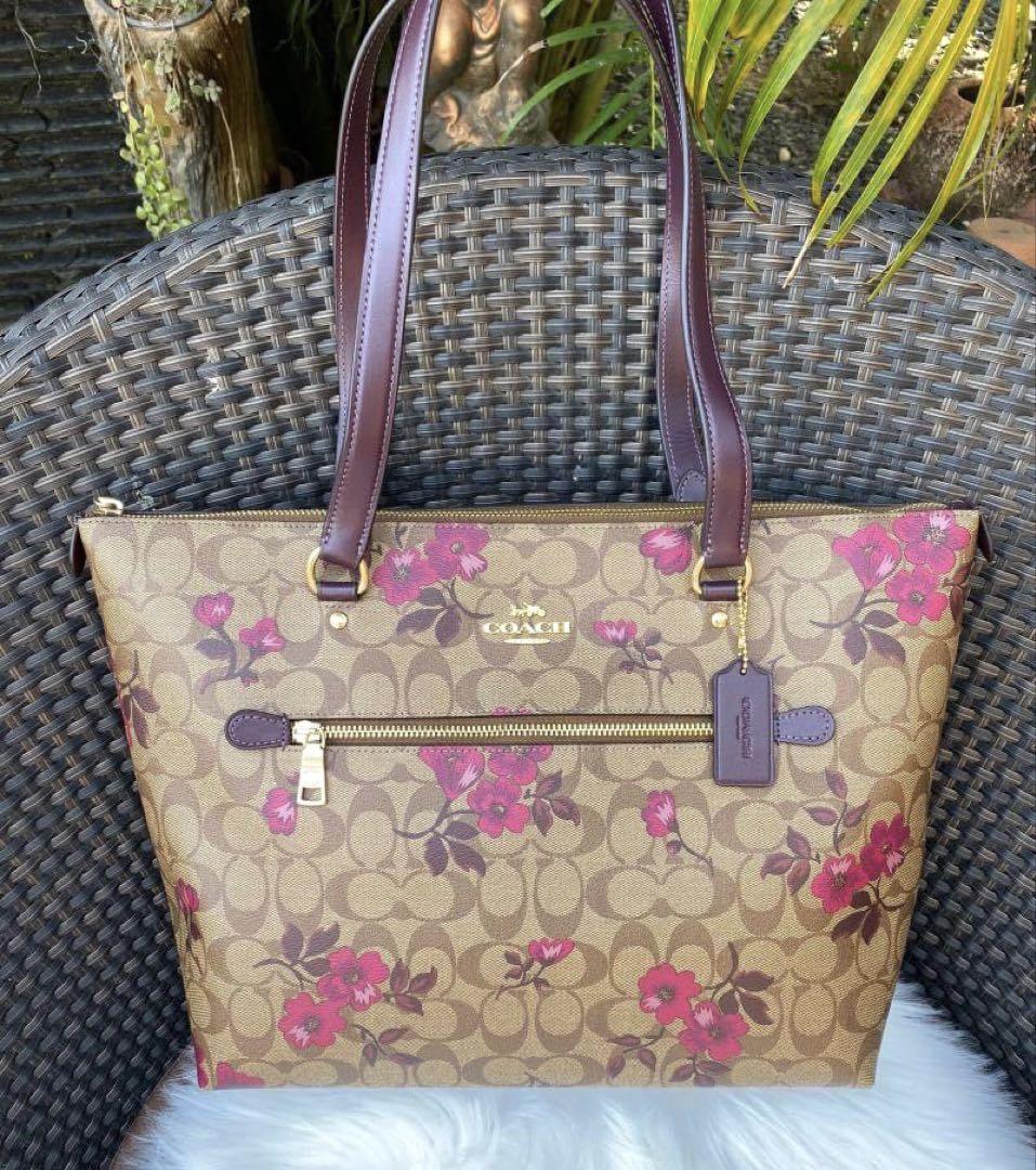 未使用美品 花柄 COACHトートバッグシグネチャー カーキ